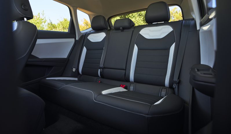 Volkswagen Taos full